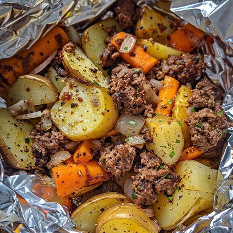 🔥🥔 Enjoy a fuss-free dinner with our Hobo Dinner Foil Packets, perfect for camping or a quick meal at home! #EasyDinner #CampingMeals 🍽️ Hobo Dinner Foil Packets 🛒 Ingredients: 2 potatoes, sliced 2 carrots, sliced 1 onion, sliced 300 grams ground beef Salt, pepper, and your favorite seasonings Olive oil or butter 👩‍🍳 Instructions: Prep Ingredients: Slice all vegetables. Divide ground beef into four portions. Assemble Packets: On a large piece of foil, layer potatoes, carrots, onions, and ... Family Dinner Snap, Hobo Dinner Foil Packets, Dinner Foil Packets, Layer Potatoes, Dinner Snap, Hobo Meals, Hobo Dinner, Hobo Dinners, Layered Potato