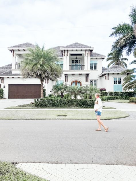 Key West Florida Houses, Vision Board House, Florida House Exterior, Florida Homes Exterior, Houses Dream, Florida Houses, Christina Hall, Florida Vibes, Homes In Florida