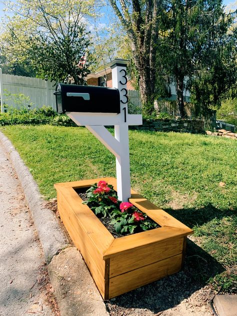 DIY modern white painted wood mailbox with stained flower bed. Mailbox Flower Pot Ideas, Mailbox With Flower Planter, Wood Post Mailbox Ideas, Flower Beds In Front Of Double Wide, Mailbox Flower Planter, Diy Wood Mailbox Ideas, White Mailbox Ideas, Diy Mailbox Ideas Outdoor, Flag Landscaping