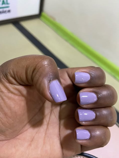 Lavender Gel Manicure, Nails Inspiration Purple Short, Lilac Nails Black Women, Lavender Natural Nails, Purple Nails Brown Skin, Lilac Gel Nail Designs, Purple Nails On Dark Skin, Light Purple Square Nails, Lilac Short Nails