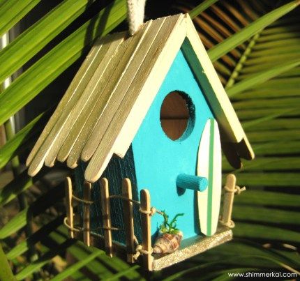 Beach Birdhouse Beach Birdhouse, Wine Cork Birdhouse, Earth Projects, Garden Birdhouses, Bird House Kits, Bird Houses Painted, Bird Houses Diy, Bird Boxes, Bird Cages