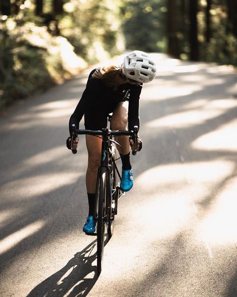 Bike Women Cycling, Road Bike Girl, Cycling Pictures, Foldable Bikes, Cycling Girl, Urban Bicycle, Cycling Photography, Bike Training, Bike Aesthetic