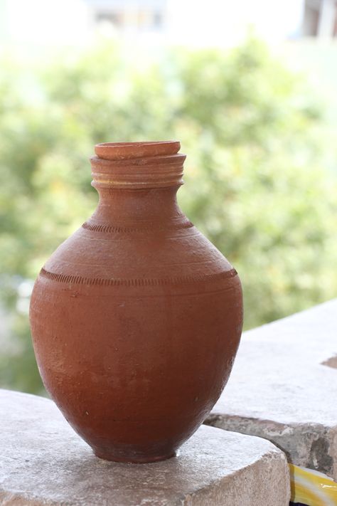 #pottery #pots #water #kuja #pottersgroup Clay Utensils, Compass Wallpaper, Earthen Pots, Pottery Pots, Big Necklace, Lord Shiva Hd Images, Glazes For Pottery, Clay Ceramics, Biryani