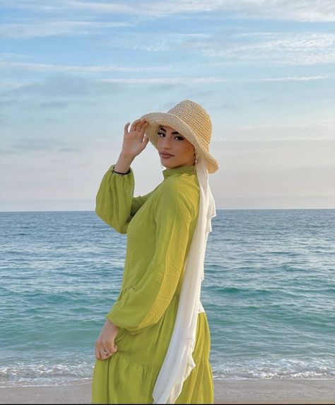 Modest Beach Outfit Hijab, Green Khimar, Summer Beach Outfit Women, Beach Outfit Hijab, Modest Beach Outfit, Hijab Outfit Summer, Beach Outfits Women Vacation, Modest Winter Outfits, Outfit Modest