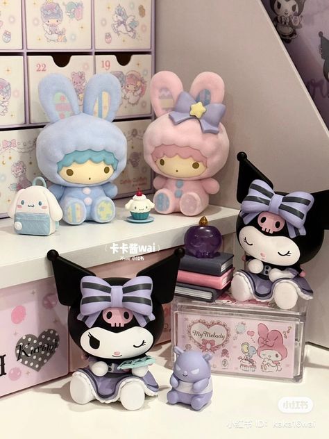 Sanrio Figures, Kuromi Room, Sanrio Bedroom, Fox Plushie, Kuromi Sanrio, Sanrio Stuff, Baby Pink Aesthetic, Bedroom Items, Mini Figurine