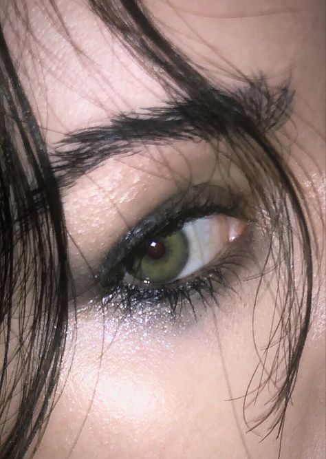 Step 1 smoky eye, step 2 dance all night. #smokyeye #hoodedeyes #deepseteyes Makeup for hooded eyes Indie Sleaze Makeup, Deep Set Eyes Makeup, Soft Grunge Makeup, Makeup For Hooded Eyes, Eye Makeup For Hooded Eyes, Eyeliner For Hooded Eyes, Deep Set Eyes, Dance All Night, Swag Makeup