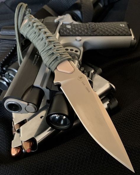 Military Knives, Pretty Knives, Tactical Gear Loadout, Tactical Survival, Knife Design, Cool Knives, Survival Tools, Fixed Blade Knife, Survival Gear