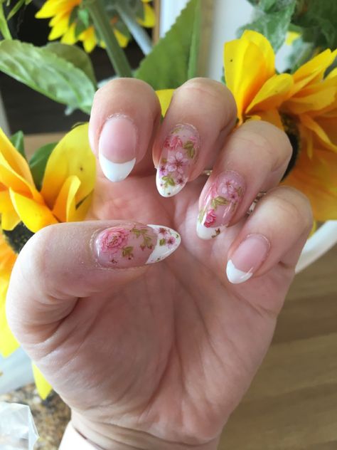 French, flowers, spring, summer, nails Summer French Tips With Flowers, Summer French Tips Flowers, White French Tip Nails With Colorful Flowers, French Tip W Flowers, Dried Flower French Tip Nails, Garden Party Nails, Tea Party Nails, Cottagecore Nails, French Manicure Designs