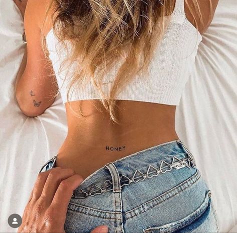 Tato Minimal, Small Girly Tattoos, Petite Tattoos, Cute Tiny Tattoos, Classy Tattoos, Discreet Tattoos, Dainty Tattoos, Girly Tattoos, Spine Tattoos