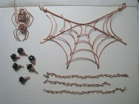 wip work-in-progress work-in-progress. wire wrapped spider. copper jewelry Beaded Spider Web Tutorial, Wire Wrap Halloween Jewelry, Wire Spider Web, Wire Spider Tutorial, Spooky Wire Wrap, Wire Wrapped Spider, Spider Wire Wrap, Copperhead Road, Wire Sun