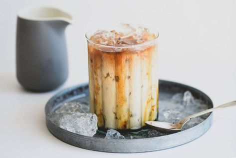 Iced Caramel Macchiato In A Ninja Coffee Maker Iced Caramel Macchiato Starbucks, Caramel Frappe Recipe, Iced Caramel Macchiato Recipe, Caramel Macchiato Starbucks, Ninja Coffee Bar Recipes, Caramel Macchiato Recipe, Thai Iced Coffee, Ninja Coffee Maker, Iced Caramel Macchiato