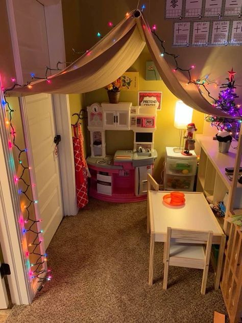 Toddler Play Corner, Doll Set Up In Playroom, Diy Playhouse Indoor, Dramatic Play Space, Toddler And Baby Room, Toy Room Organization, Kids Rooms Diy, Kids Bedroom Inspiration, Toddler Girl Room