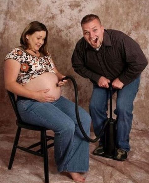 Boom! More Bad Pregnancy Photos! Awkward Pregnancy Photos, Funny Maternity Pictures, Stolen Picture, Funny Maternity Photos, Awkward Photos, Pregnancy Announcement Photos, Awkward Family Photos, Photo Fails, Pregnancy Humor