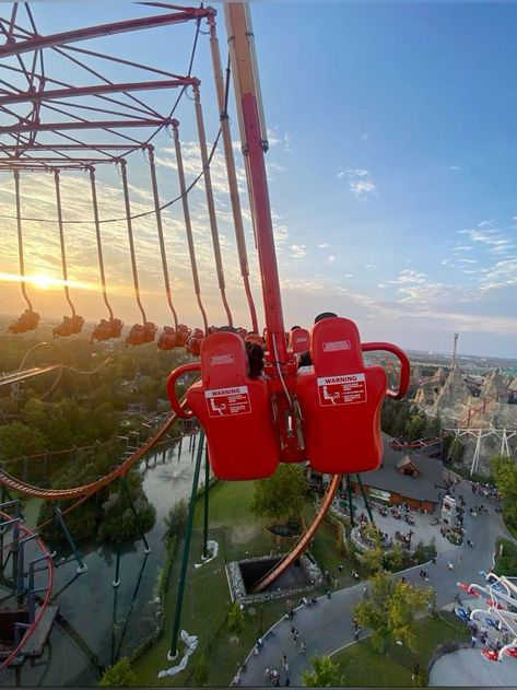 17 Scariest Theme Park Rides in The World | Adventure Travel Bucket List Canada's Wonderland Aesthetic, Canadas Wonderland Aesthetic, Canada Aesthetic Summer, Canada Wonderland, Bucket List Ideas Travel, Fun Summer Bucket List, Cool Water Slides, Roller Coaster Pictures, Places To Go With Friends