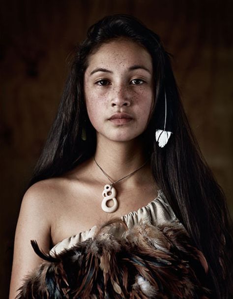 <3 freckles - Beautiful Maori woman Maori Tribe, Tribes Of The World, Jimmy Nelson, Maori Words, Maori People, Māori Culture, People Of The World, World Cultures, Anthropology