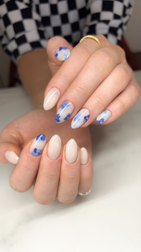 Europe Aesthetic Nails, Hydrangea Nail Design, Simple Rose Nail Art, Abstract Spring Nails, Light Blue Floral Nails, Pregnancy Nails Designs, Blue And White Floral Nails, Europe Vacation Nails, Nail Ideas Dark Blue