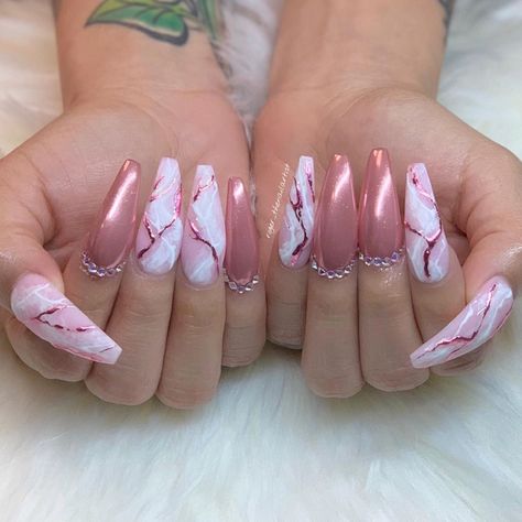 Birthday NailssssSs 💗💓💞💕・・・ #pinkchromenails #marblenails #nailsbyroger #mattenails #chromenails  #springnails #houston #nails #coffinnails… White Chrome Nails, Gold Chrome Nails, Pink Chrome Nails, Chrome Nail Art, Light Pink Nails, Pink Chrome, Chrome Nails Designs, Hot Pink Nails, Dark Nails