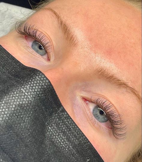 Natural Russian Lashes, Super Natural Lash Extensions, Light Lash Extensions, Classic Cat Eye Lash Extensions, Subtle Lashes, Natural Wispy Lash Extensions, Lash Extensions Styles Natural, Russian Lash Extensions, Natural Looking Lash Extensions