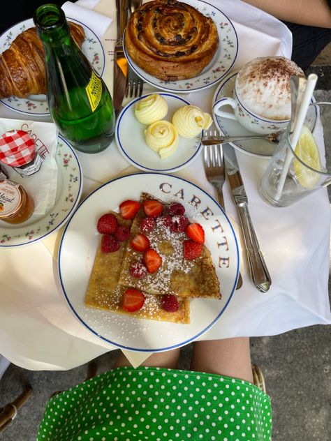 French Brunch Aesthetic, French Crepes Aesthetic, Paris Crepes, Crepe Cafe, France Cafe, French Trip, Cafe Inspiration, Paris Breakfast, French Crepes