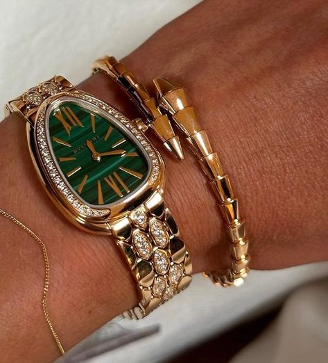 Bulgari Serpenti Forever Watch - Exquisite Timepiece for the Modern Elegance Enthusiast Expensive Jewelry Luxury, Luxe Jewelry, Jewelry Accessories Ideas, Dope Jewelry, Classy Jewelry, Jewelry Essentials, Expensive Jewelry, Jewelry Lookbook, Stacked Jewelry