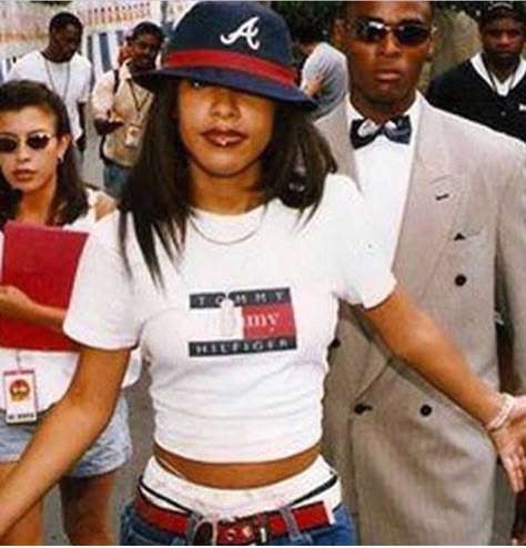 . Aaliyah Music Video Outfits, Aaliyah Famous Outfits, Aaliyah Tomboy Aesthetic, 90s Rnb Fashion, Aaliyah Style 90s, Female Rnb Singers 90s, Aaliyah Most Iconic Looks, Hip Hop 90, Aaliyah Hot Like Fire Outfit