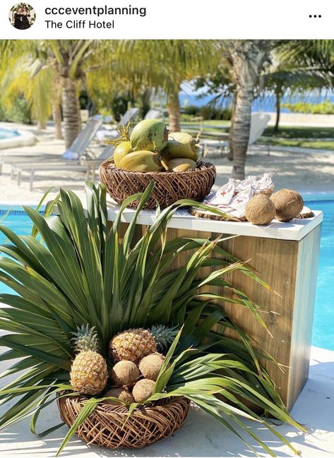 Caribbean Table Decorations, Coconut Tablescape, Fruit Buffet Wedding, Vintage Luau Party, Coconut Centerpiece Ideas, Pineapple Table Decor, Tropical Picnic, Havana Nights Theme, Tropical Arrangements