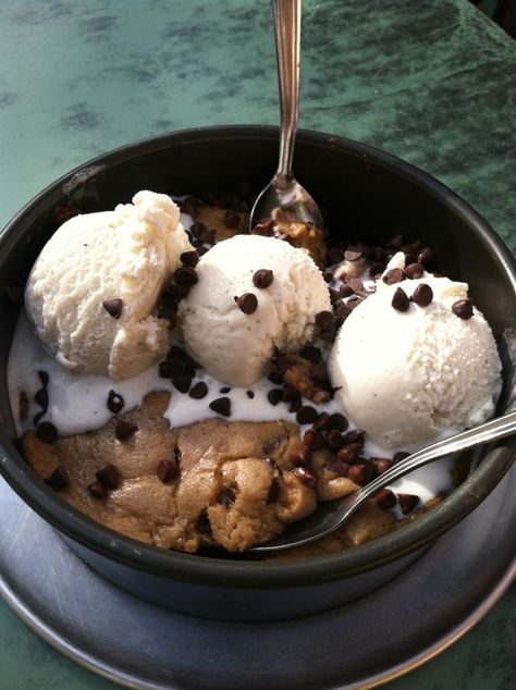 Secret Chocolate Chip Cookie Recipe, Cookies And Ice Cream, Ice Cream Aesthetic, Cream Aesthetic, Good Eat, Chocolate Chip Cookie Dough, Chocolate Chip Cookie, Vanilla Ice, Cookies Recipes Chocolate Chip