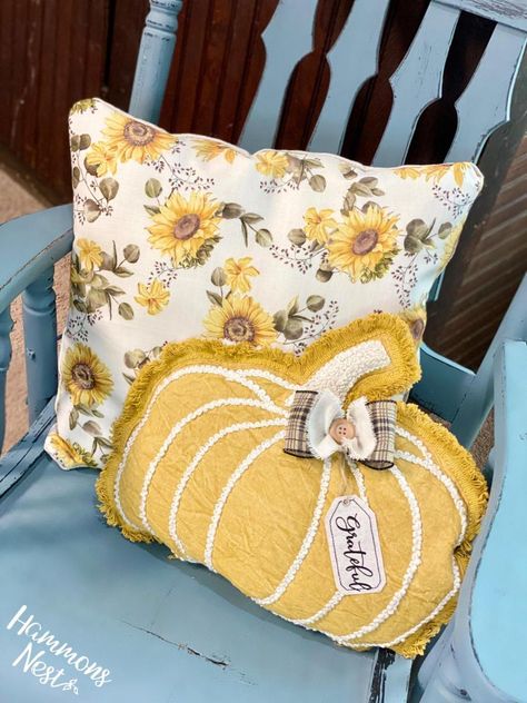 DIY Fall Pillows from Placemats & Napkins Hammons Nest, Hobby Lobby Fall, Diy Pillow Covers, Fall Sewing, Fall Pillow Cover, Pumpkin Pillows, Fall Pillows, Glass Pumpkins, Diy Pumpkin