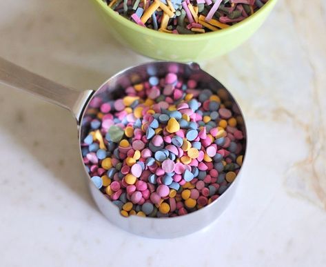 Homemade Sprinkles: gluten free, vegan, eggless, sugar free, no bake I'll have to use Stevia instead of Erythritol--Erythritol is derived from corn. Sprinkles Desserts, Eggless Dessert Recipes, Homemade Sprinkles, Sprinkle Recipes, Gf Treats, Natural Sprinkles, Sprinkles Recipe, Cookie Decorations, Vegan Gluten Free Desserts