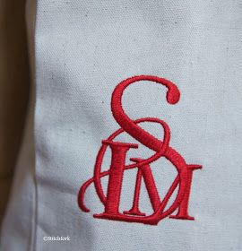 Stitchfork Designs: rules of monogramming... Monogramming Ideas, Embroidering Machine, Machine Embroidery Designs Projects, Embroidery Napkins, Machine Embroidery Tutorials, Monogrammed Linens, Monogram Ideas, Embroidery Tips, Brother Embroidery