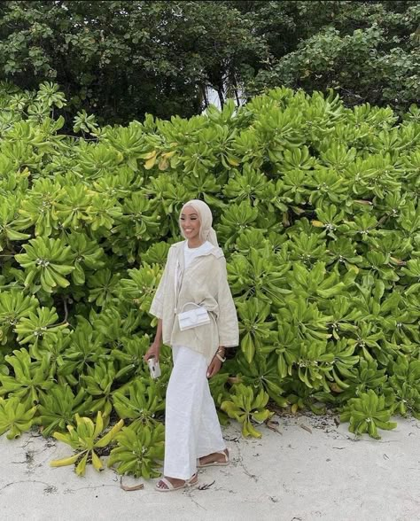 Modest Vacation Outfits Hijab, Modest Beach Fits, Hijabi Summer Fits, Modest Holiday Outfits, Modest Vacation Outfits, Beach Outfit Hijab, Modest Beach Outfit, Summer Hijabi, Halal Outfits