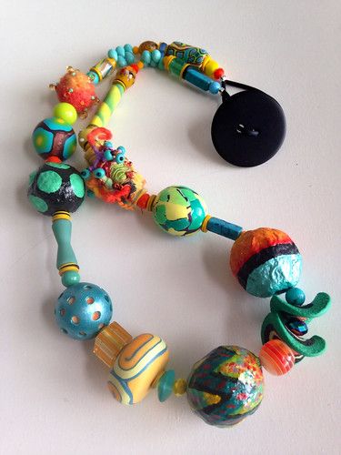 Paper Beads Diy, Paper Jewellery, Paper Bead Jewelry, Fabric Brooch, Chicos Jewelry, Paper Mache Crafts, Beaded Beads, Fabric Necklace, Papel Mache