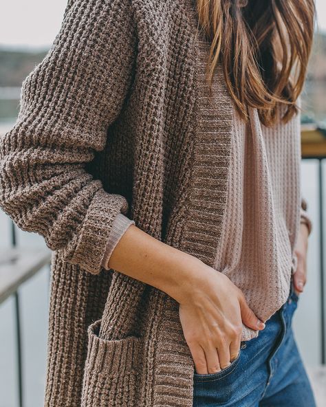 Counseling Outfits, How To Dress In Your 30s, Easy Outfits To Put Together, Layered Winter Outfits, Cozy Winter Style, Natural Clothing Style, Cozy Winter Outfit, Clothes Sweaters, Photographer Outfit