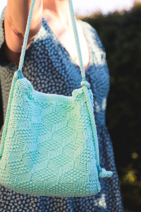 New Day Knit Bag - free pattern Knitting Tote Bag Pattern, Cute Crochet Patterns, Summer Knitting Patterns, Knitting Bag Pattern, Knit Bag, Cozy Crochet Patterns, Knitting Tote Bag, Bag Pattern Free, Cozy Crochet