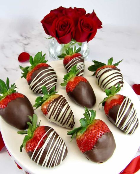 Strawberries With Cream, Cinnamon Sugar Desserts, Chocolate Swirl Cheesecake, Chocolate Covered Strawberry Recipe, Dipped Strawberries, Pecan Cake, Chocolate Dipped Strawberries, Strawberry Dip, Fat Boy