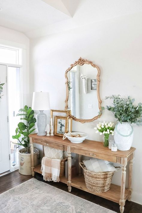 Make an amazing first impression with a beautiful entryway #entrywayideas #entrytable #entrybench French Country Entryway, Cottage Entryway, Country Table, Entryway Table Decor, Entry Decor, Foyer Decorating, Foyer Design, Country Living Room, Country Bedroom