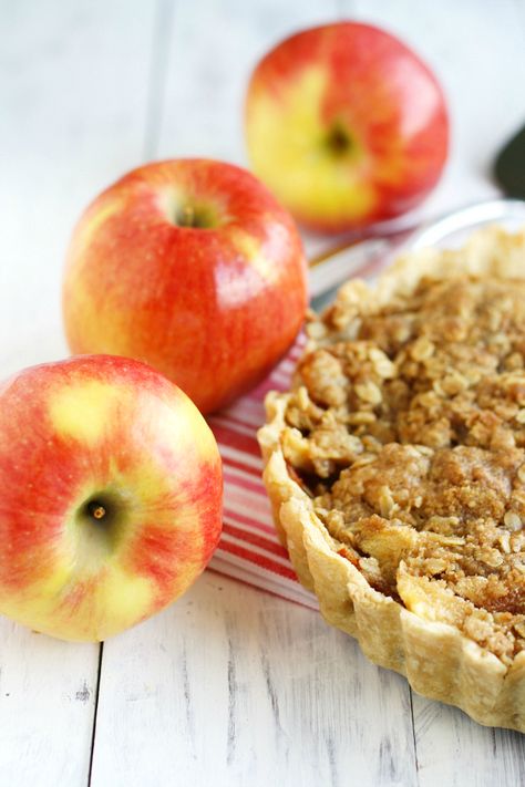 Ambrosia Apple Crumble Tart: A tasty dessert that is perfect for the holidays! #AD Apple Crumble Tart, Vegan Apple Crisp Recipe, Crumble Tart, Apples Recipes, Vegan Apple Crisp, Apple Crisp Recipe, Vegan Gluten Free Desserts, Cold Heart, Tasty Dessert