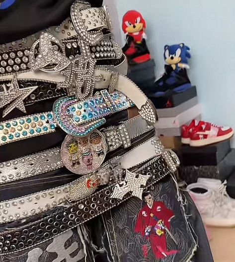 Yk2 Belts, Y2k Belt Buckle, Bb Belt Outfit Girl, Y2k Belt Outfit, Bb Belt Y2k, Bb Belts, Bedazzled Belt, 2000s Accessories, Skater Fits