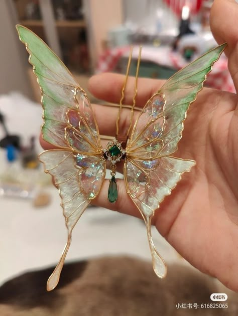 Butterfly Hair Piece, Fairy Hair Accessories, Butterfly Accessories, Hilarious Dogs, Fashion Butterfly, Pretty Jewelry Necklaces, Chinese Fashion, Fairy Jewelry, Shell Ornaments