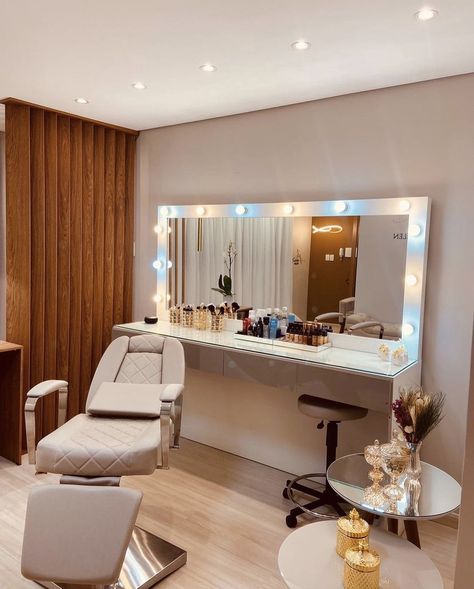 Make Up Room Luxury, Makeup Studio Interior Design, Make Up Studio Ideas, Makeup Salon Ideas, Makeup Studio Decor Interior Design, Makeup Studio Interior, Beauty Room Ideas Salon, Makeup Artist Room, Makeup Studio Ideas