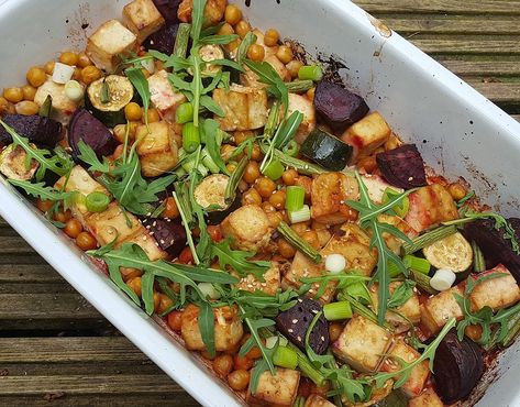 Tofu and chickpea tray-bake with vegetables - CookTogether Tofu Tray Bake, Vegetable Pasties, Healthy Low Carb Breakfast, Fried Rice With Egg, Vegetable Tray, Party Dishes, Lentil Salad, Tofu Recipes, Week Meal Plan