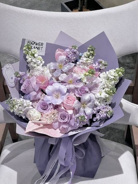 Purple Flower Bouquet Aesthetic, Bts Flower Bouquet, Purple Daisy Bouquet, Buket Aesthetic, Purple Roses Bouquet, Purple Orchid Bouquet, Purple Flower Bouquet, Luxury Bouquet, Flower Boquet