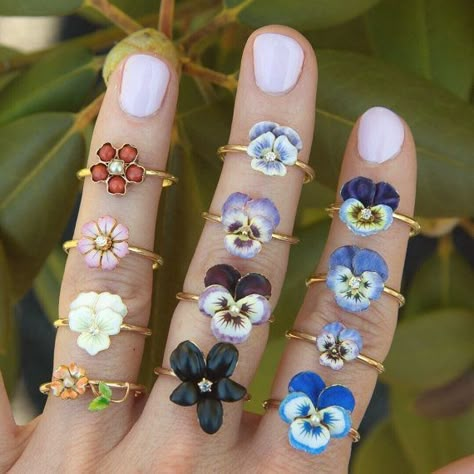 Seni Resin, Skai Jackson, Flower Rings, Antique Engagement, Cute Rings, Fashion Ring, Diy Schmuck, Bijoux Diy, Pretty Jewellery