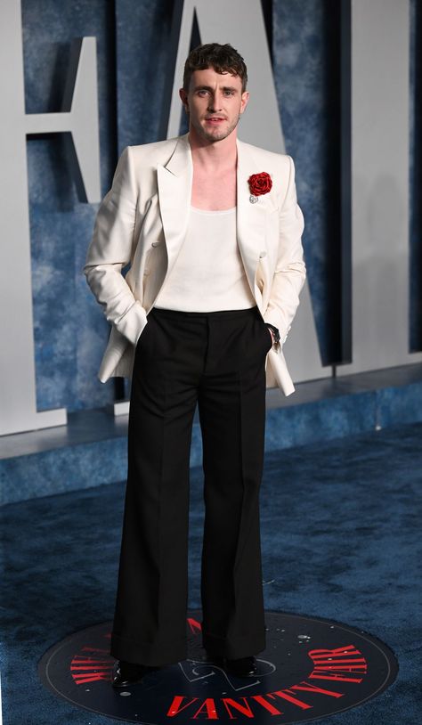 Oscars Party Outfit, Red Carpet Aesthetic, Iconic Red Carpet Looks, Mens White Suit, Outfit Grid Men, 2023 Oscars, Stylish Mens Suits, Holiday Party Attire, Classy Suits