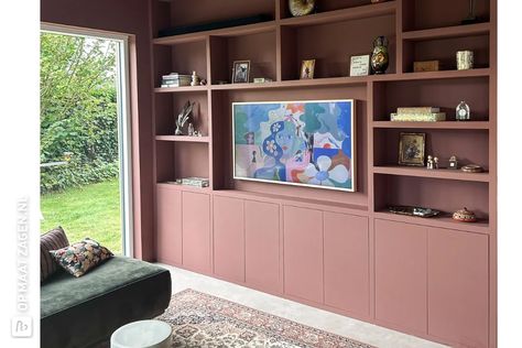 DIY Hoekkast in Televisiekamer door Gwenda | OPMAATZAGEN.nl Diy Tv, Home Salon, Happy Colors, Red Bull, Home Living Room, Living Room Designs, Room Design, Lounge, Home And Living