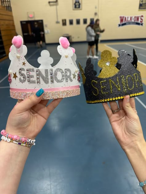 Senior Crown Ideas For Boys, Senior Crown Ideas Diy High Schools, Senior Era, Senior Year Diy, Senior Crown Ideas, Senior Year Things, Senior Year Fun, Senior Jackets, Senior Sunrise