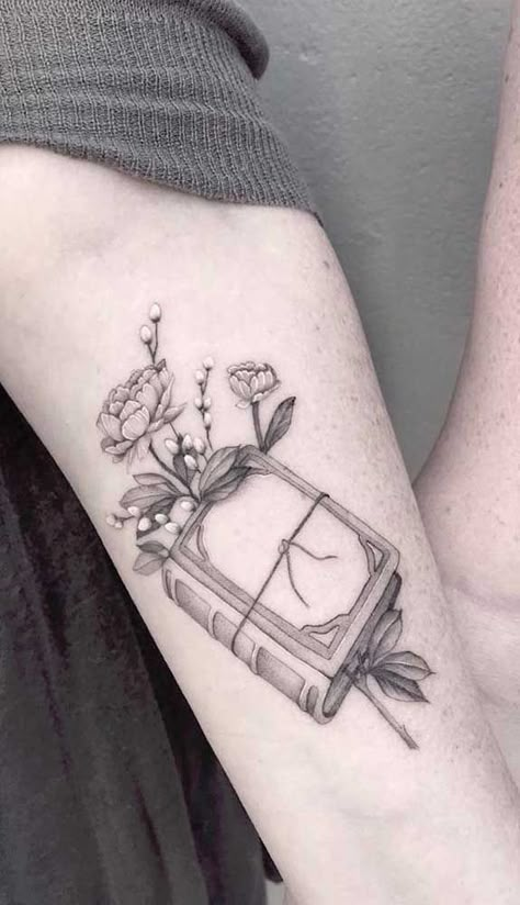 Book Garden Tattoo, Reading Book Tattoo, Book Related Tattoos, Tiny Book Tattoo, Book Tattoo Ideas, Book Inspired Tattoos, Reading Tattoo, Book Lover Tattoo, Books Tattoo