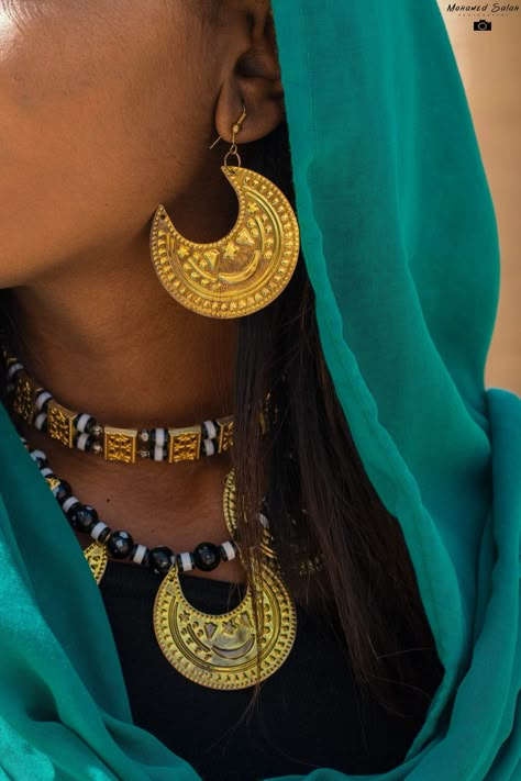 Sudan Art Culture, Sudanese Clothing, Neck Pieces Jewelry, Natural Face Skin Care, 90s Runway Fashion, Moroccan Fashion, Arabian Beauty, Arabian Beauty Women, 90s Fashion Outfits