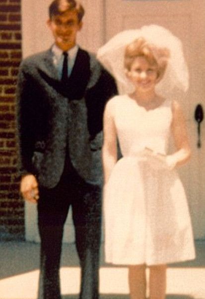 DOLLY PARTON & HUSBAND CARL 1990s Wedding Photos, 1970s Wedding Aesthetic, 60s Wedding Photos, 1970s Wedding Photos, 1960s Wedding Photos, Retro Wedding Party, 80s Wedding Photos, Vintage Wedding Details, 70s Wedding Photos