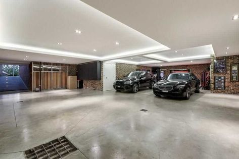 Big Garage, Basement Garage, Underground Garage, Garage Basement, Cool Garages, Building A Porch, Luxury Garage, Garage Interior, Architecture Model Making